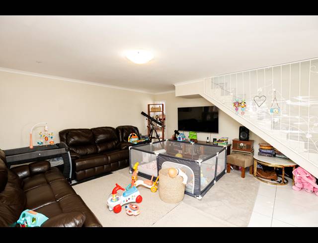 3 BEDROOM TOWNHOUSE FOR SALE IN MORNINGSIDE